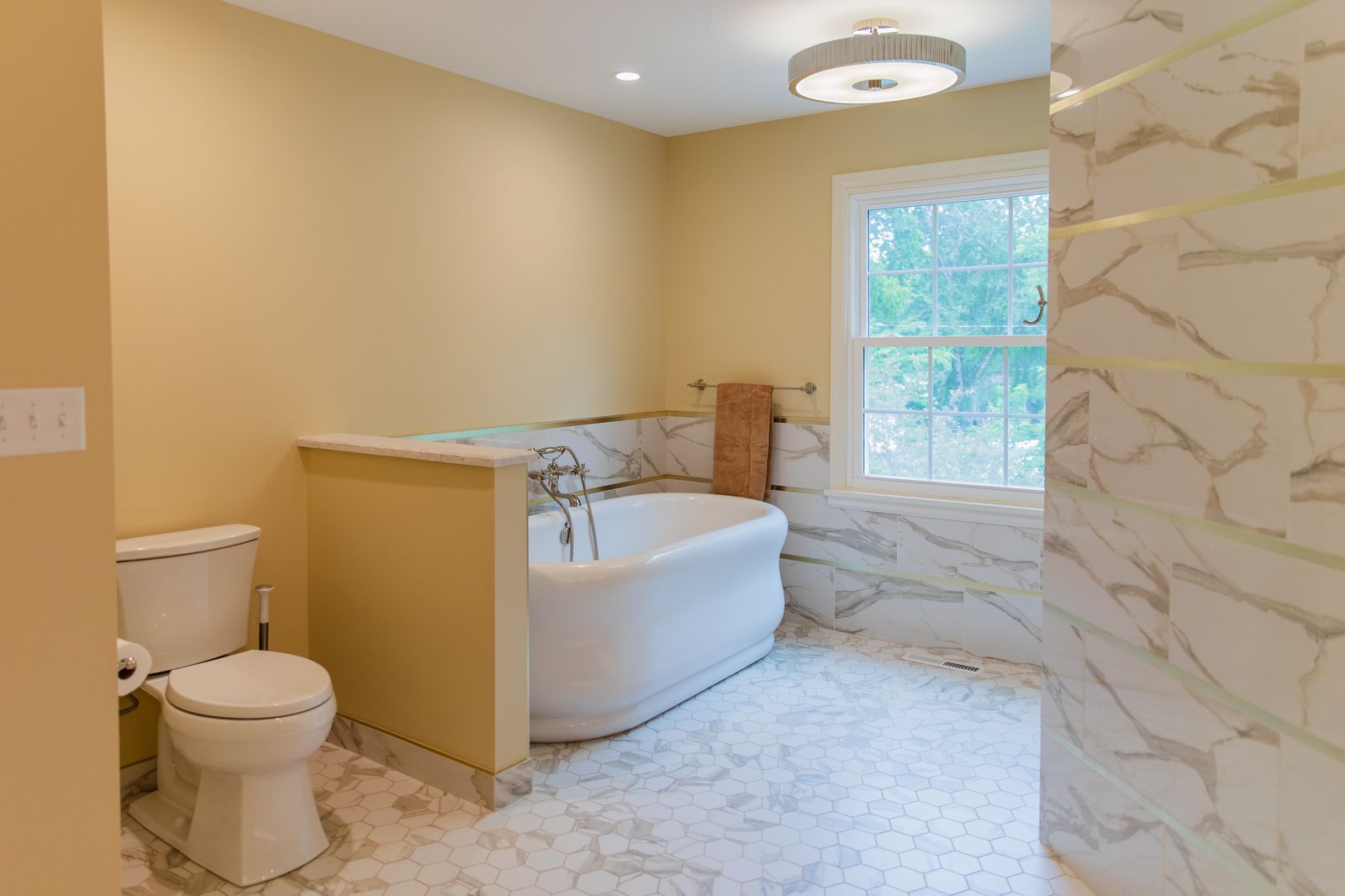 The Heritage Primary Bath — photo 4