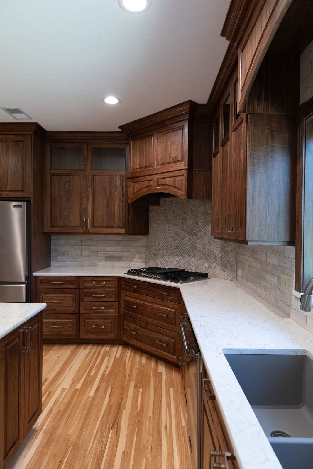 The Walnut & White Kitchen — photo 7