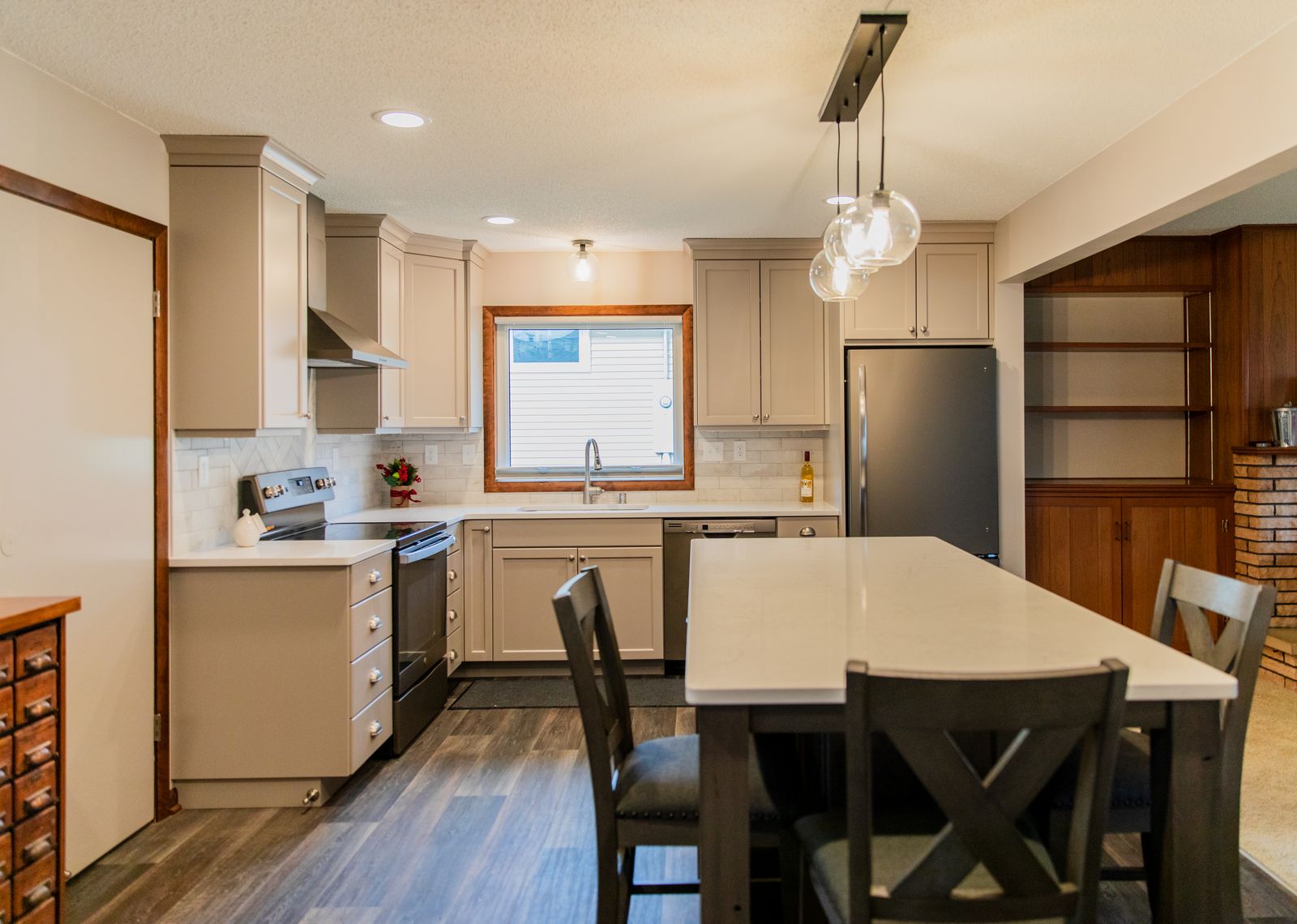 The Rustic Blue Island Kitchen — photo 9
