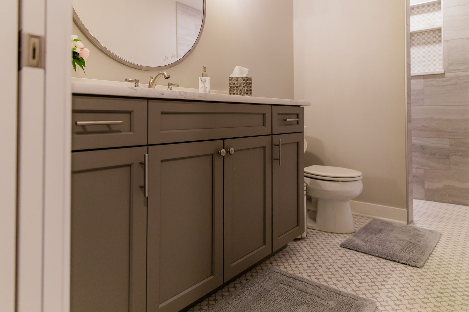 The Minimal Modern Bathroom — photo 7