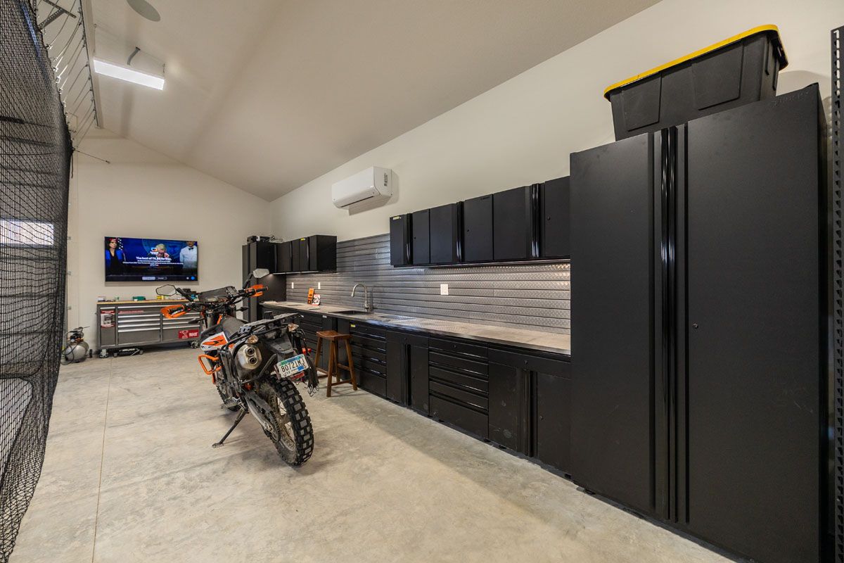 The Custom Garage — photo 10