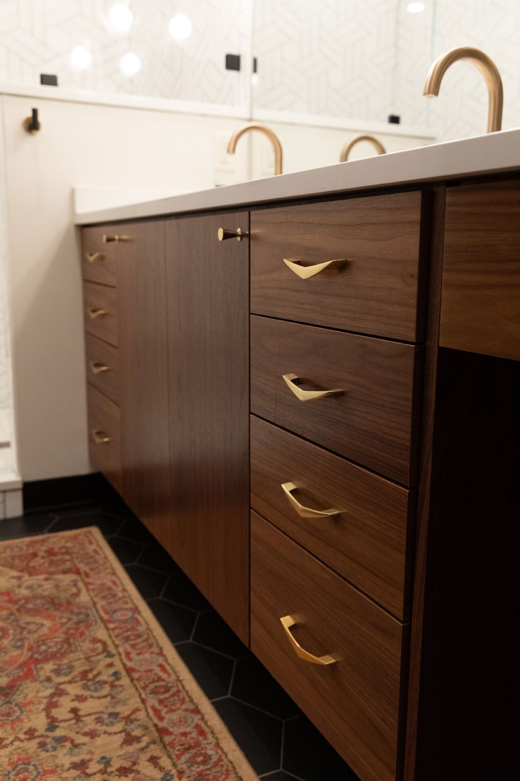 Midcentury Modern Primary Suite — photo 12