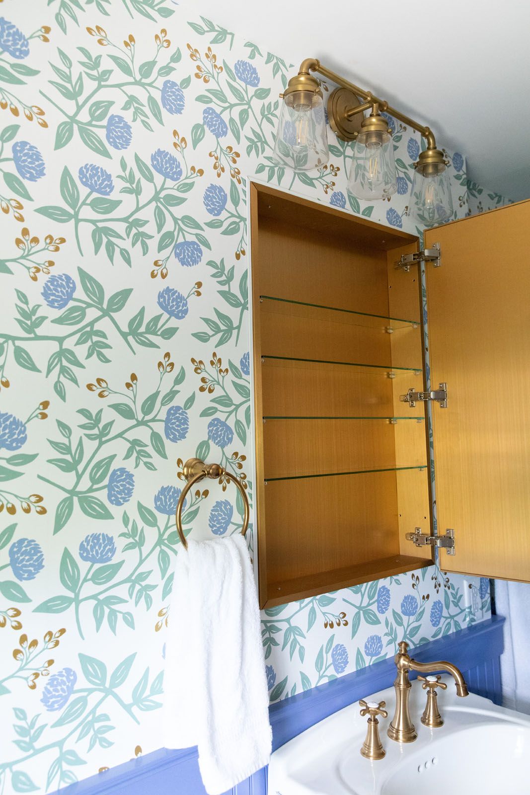 The Clean Lines Bathroom — photo 7
