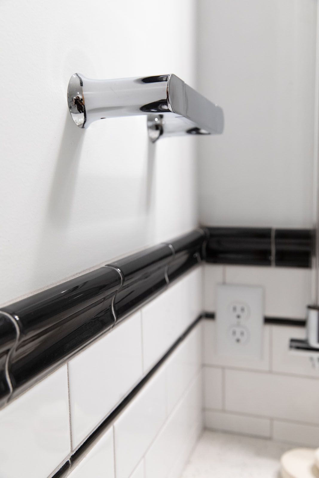 The Transitional Bathrooms — photo 9