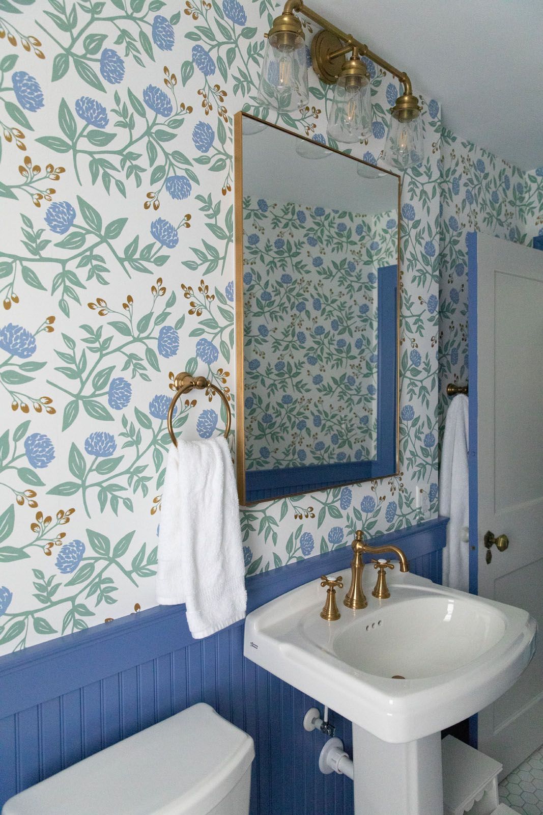 The Clean Lines Bathroom — photo 6